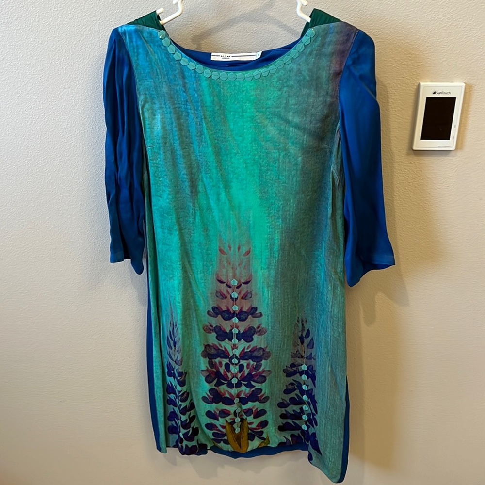 Show stopper silky vibrant colored dress! Size medium!
